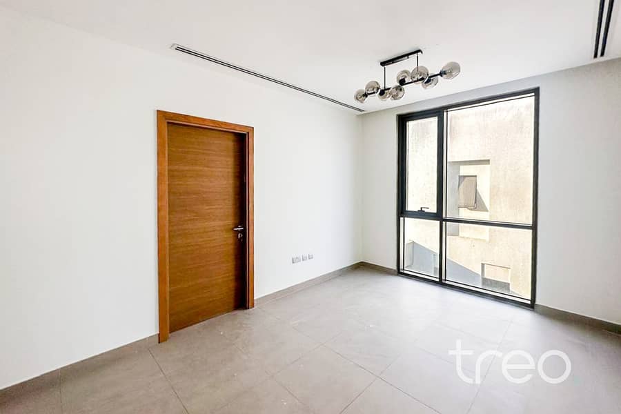 4 Bed | Single Row | Prime | Spacious - Image 12