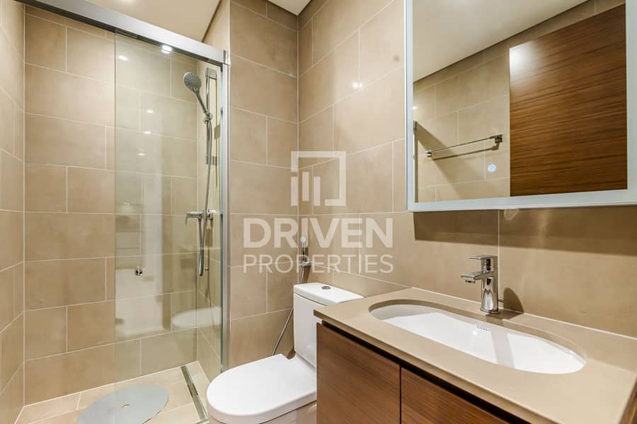 Fully Furnished | Modern Layout | Mid Floor - Image 9