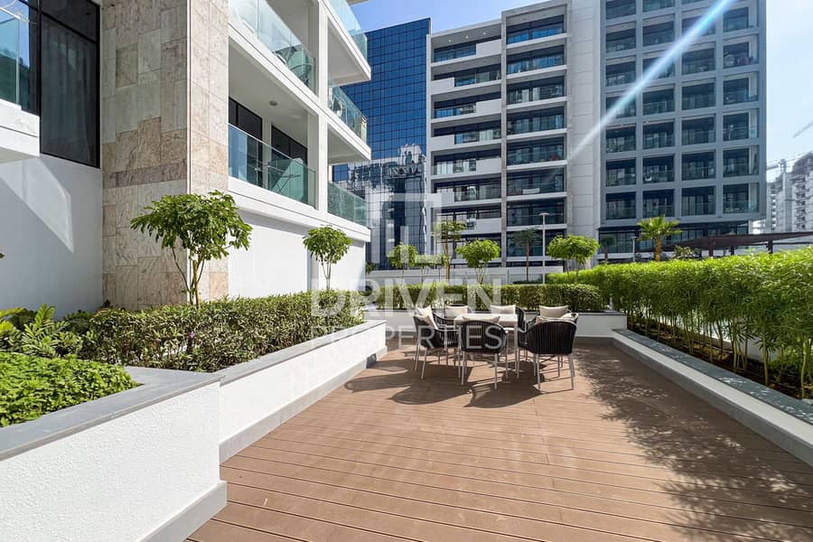 Fully Furnished | Modern Layout | Mid Floor - Image 10