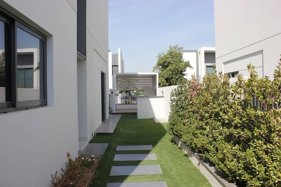 VACANT | CORNER UNIT | UPGRADED