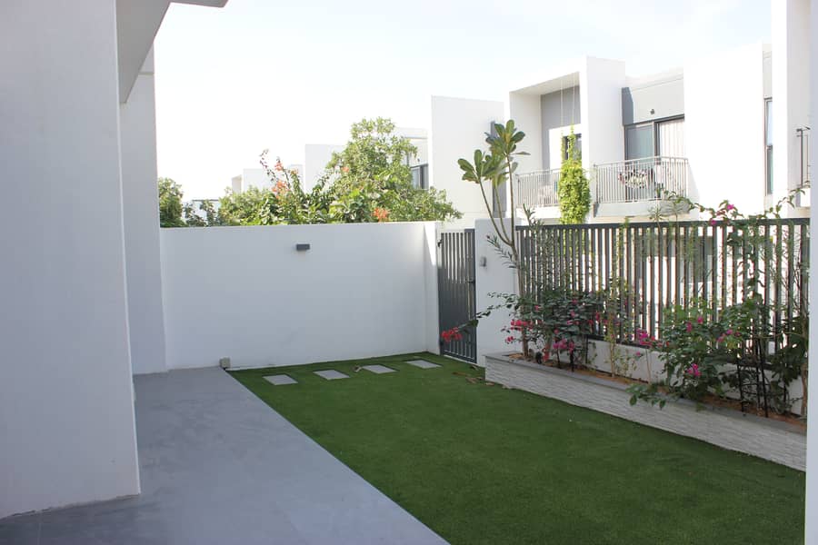 VACANT | CORNER UNIT | UPGRADED - Image 6