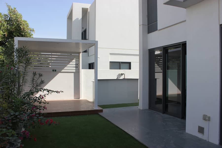 VACANT | CORNER UNIT | UPGRADED - Image 8