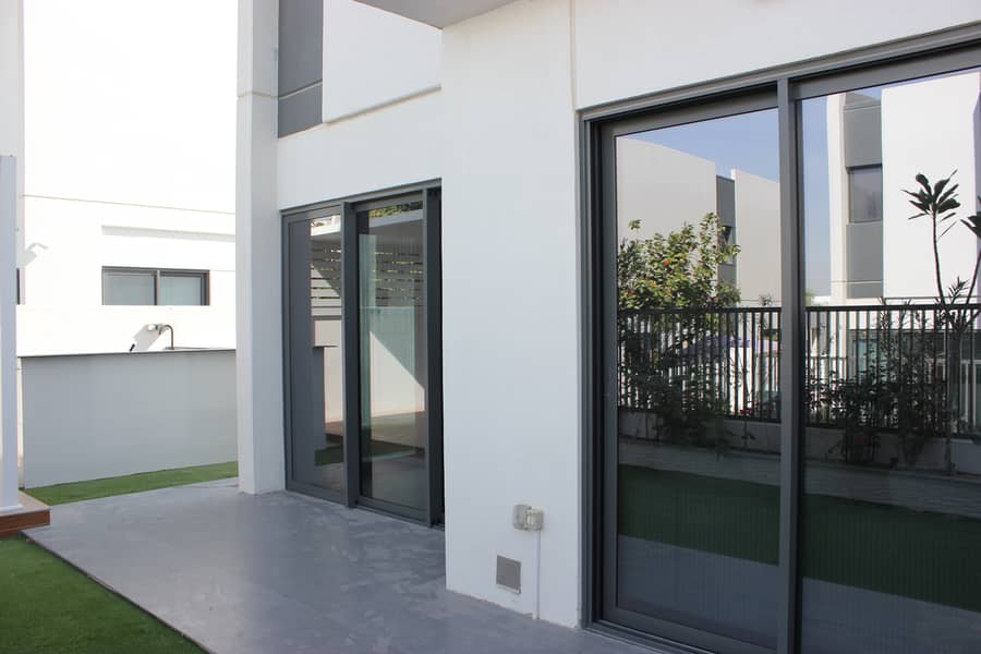 VACANT | CORNER UNIT | UPGRADED - Image 9