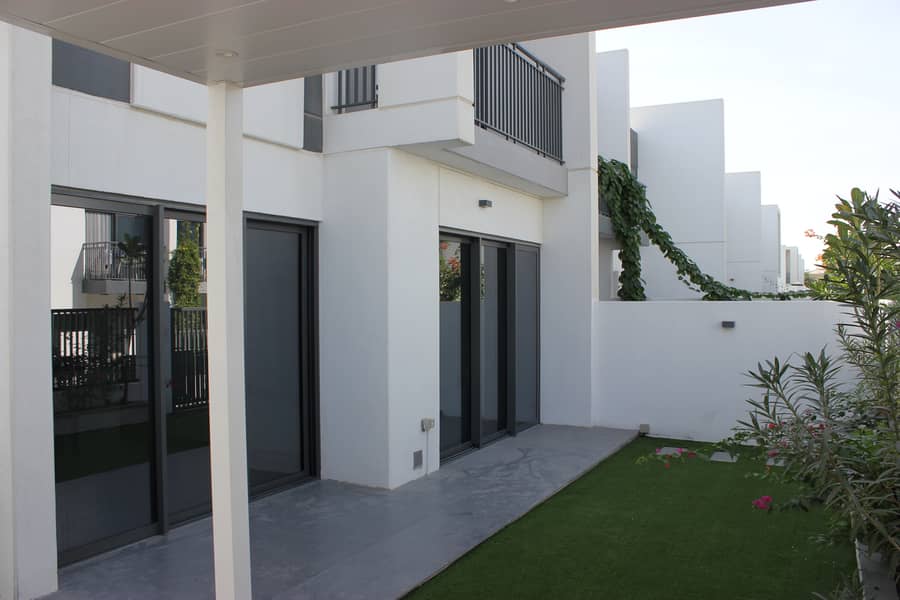 VACANT | CORNER UNIT | UPGRADED - Image 10