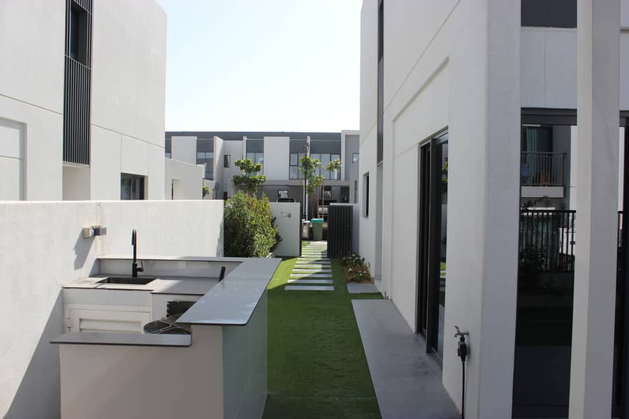 VACANT | CORNER UNIT | UPGRADED - Image 11