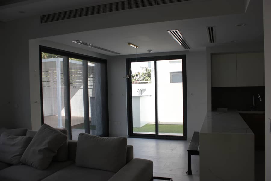 VACANT | CORNER UNIT | UPGRADED - Image 16