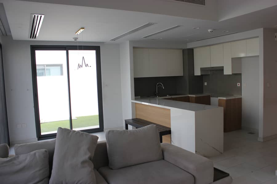 VACANT | CORNER UNIT | UPGRADED - Image 17