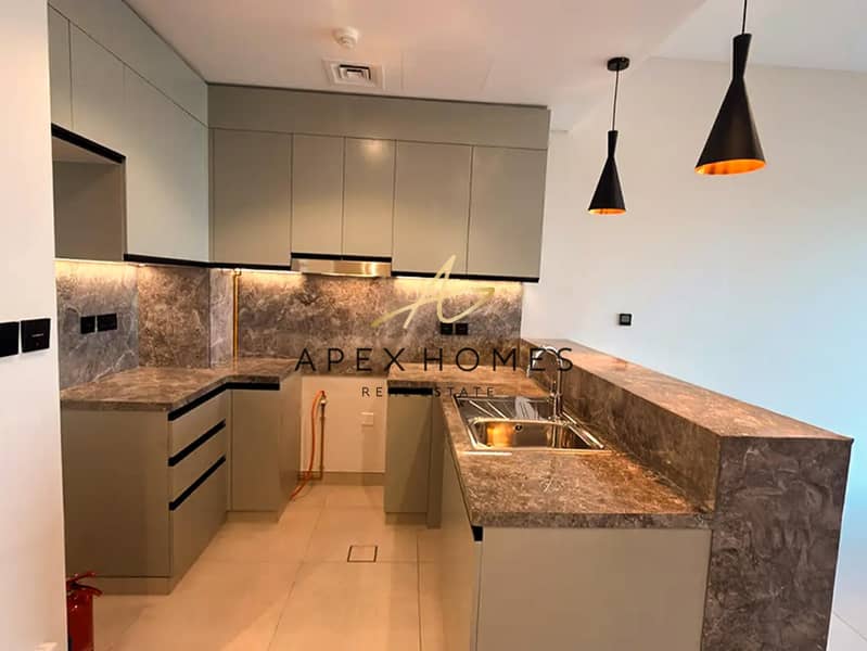 Vacant | Mid Floor | Brand new