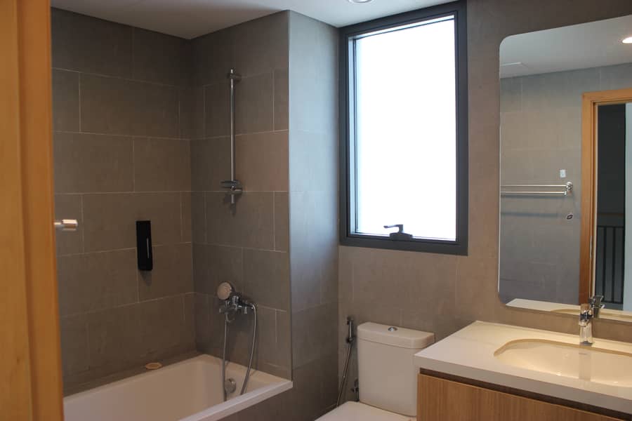 VACANT | CORNER UNIT | UPGRADED - Image 32