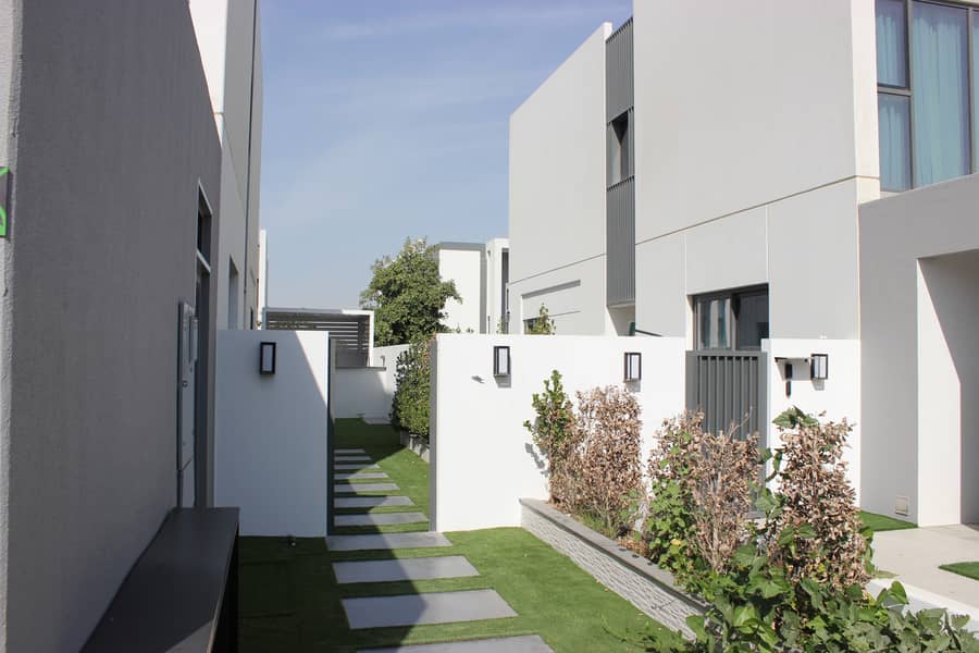 VACANT | CORNER UNIT | UPGRADED - Image 36