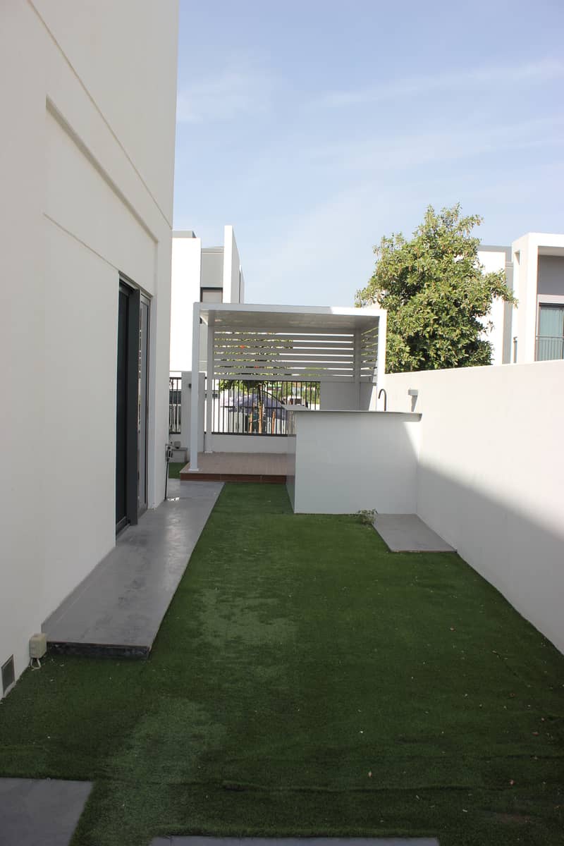 VACANT | CORNER UNIT | UPGRADED - Image 37