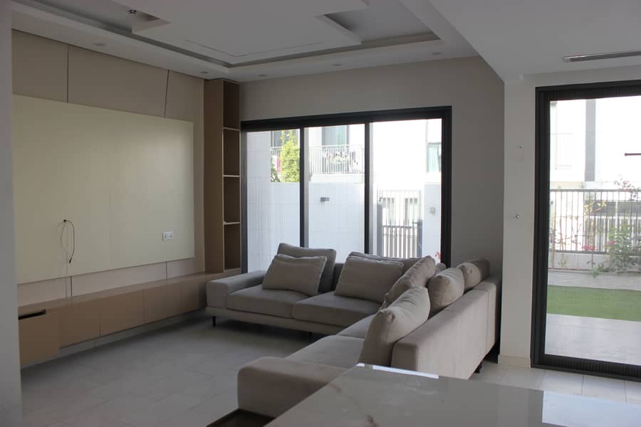 VACANT | CORNER UNIT | UPGRADED - Image 40