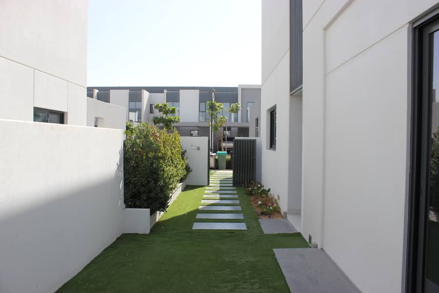 VACANT | CORNER UNIT | UPGRADED - Image 44