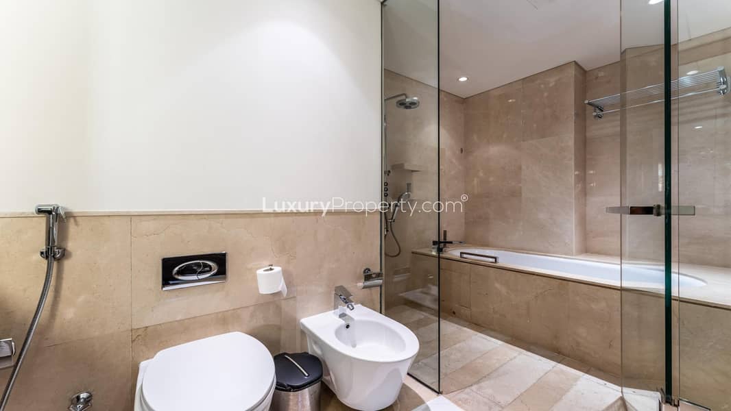 Exclusive | Corner Unit | Full Marina View - Image 18