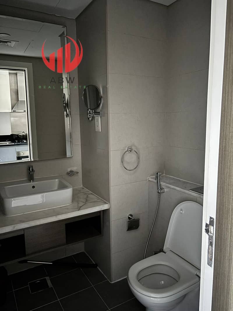 Canal View | Elegant Studio | Near Dubai Mall - Image 9