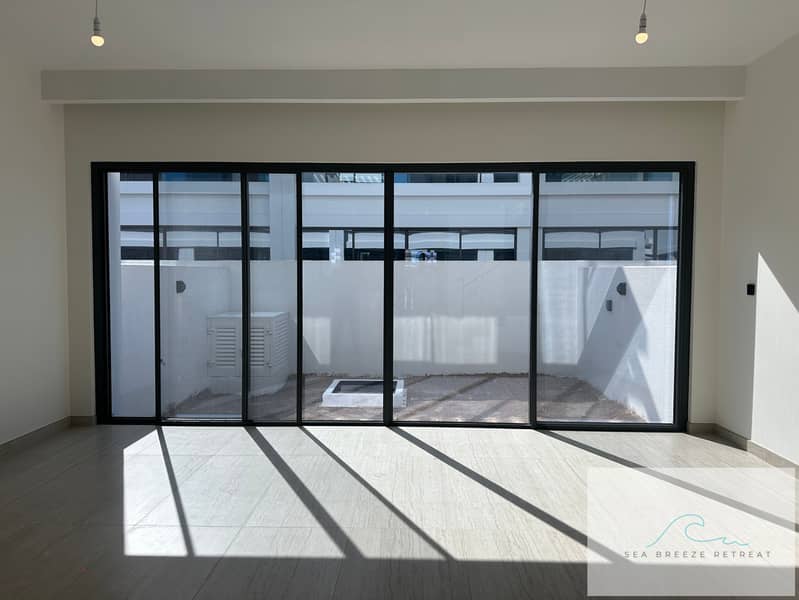 Ready to Move In | Prime Location | Exclusive Community - Image 12