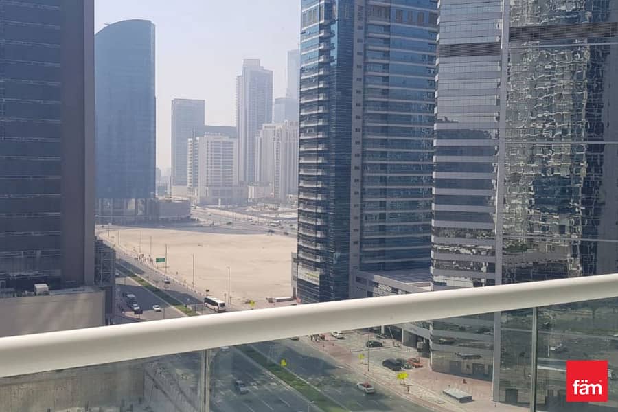 Spacious | Prime Location | Canal View - Image 9