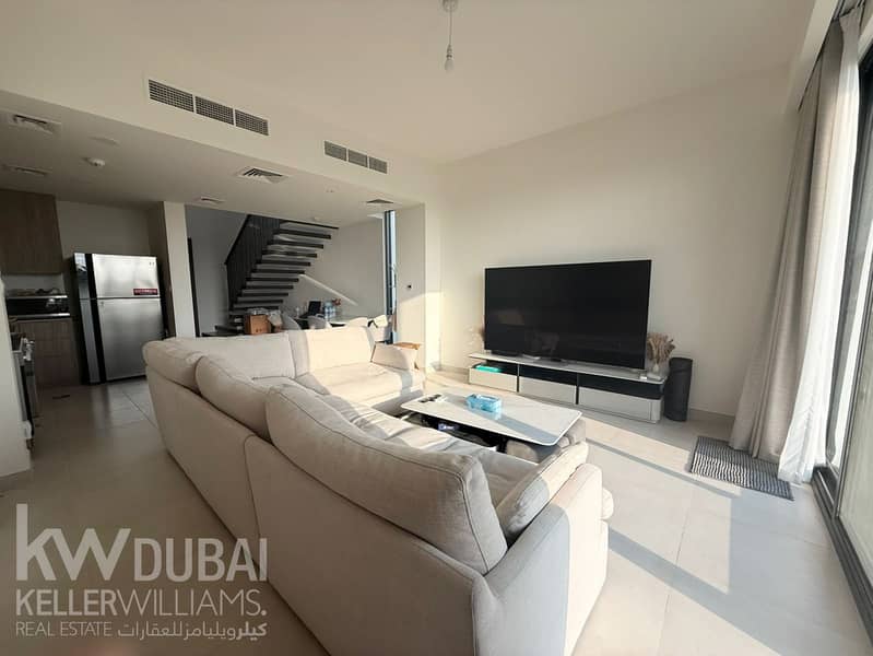 T Junction | Corner Unit | Furnished | Vacant