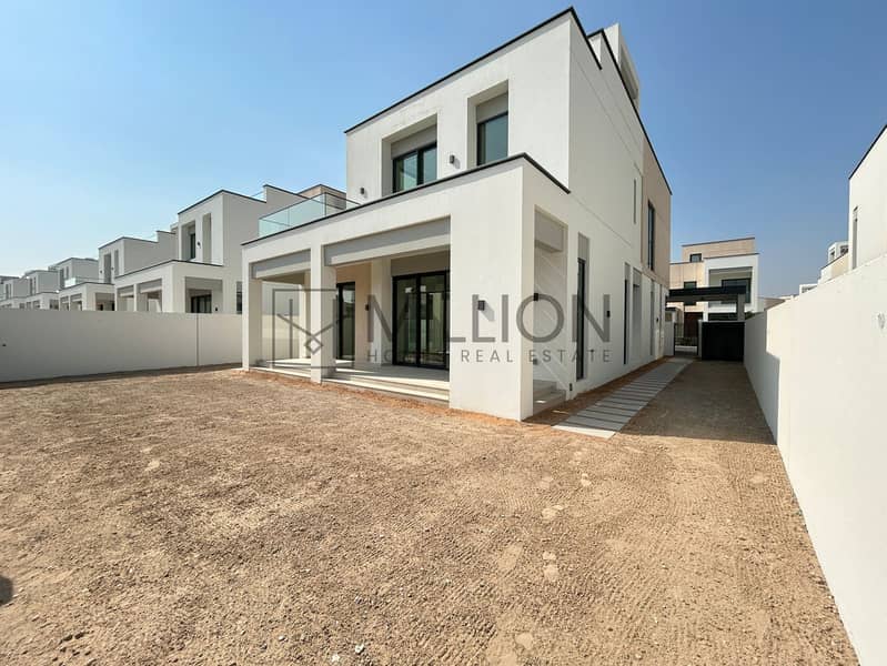 Premium Family Villa 4BR with Maid Room for Rent