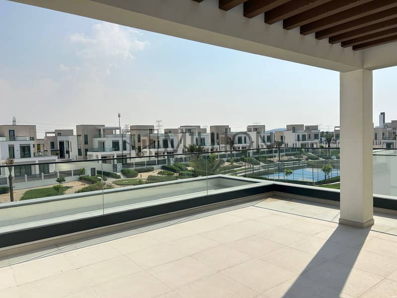 Premium Family Villa 4BR with Maid Room for Rent