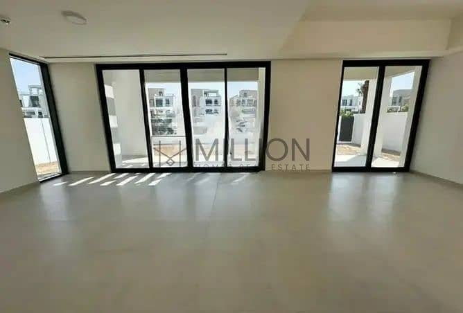 Premium Family Villa 4BR with Maid Room for Rent