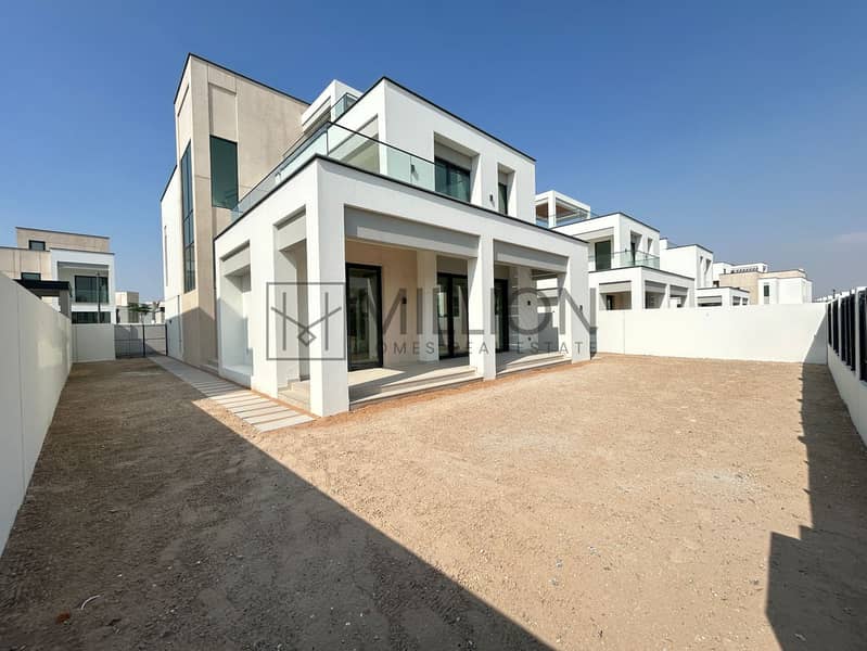 Premium Family Villa 4BR with Maid Room for Rent