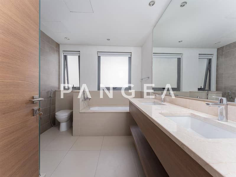 Vacant l Single Row l Close to Exit - Image 10