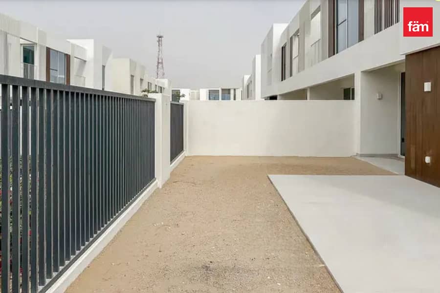 Big Garden| Prime Location| Brand New - Image 10