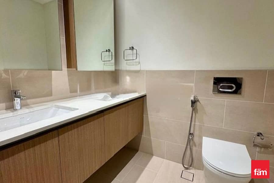 Brand New | Spacious |Ready To Move| Lagoon Access - Image 8