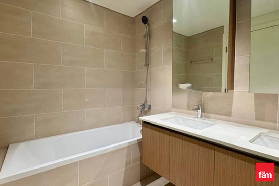 Brand New | Spacious |Ready To Move| Lagoon Access - Image 9