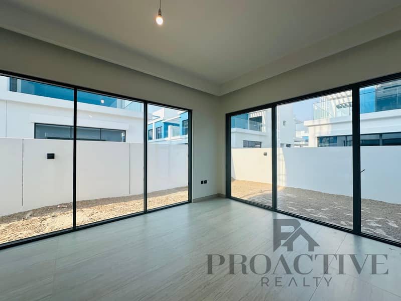 Family Villa | Ready to Move | End-Unit |Brand New