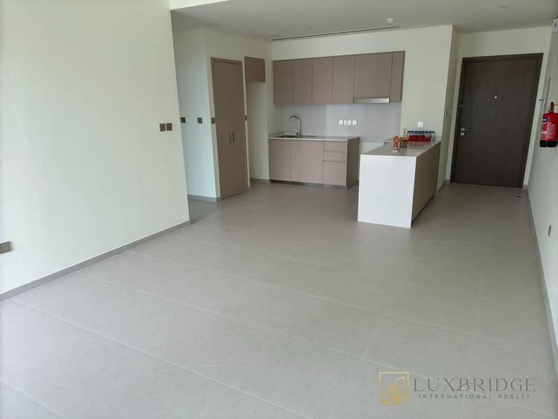 HIGH FLOOR | 1BR OVERLOOKING SEA | VACANT