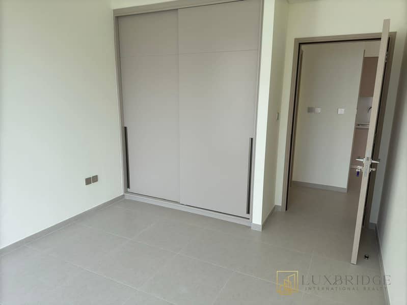 HIGH FLOOR | 1BR OVERLOOKING SEA | VACANT