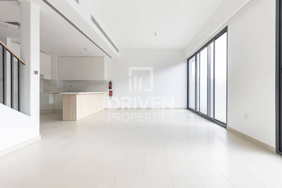 Stunning Single Row | Middle Unit | Close to Park