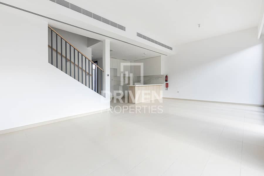 Stunning Single Row | Middle Unit | Close to Park