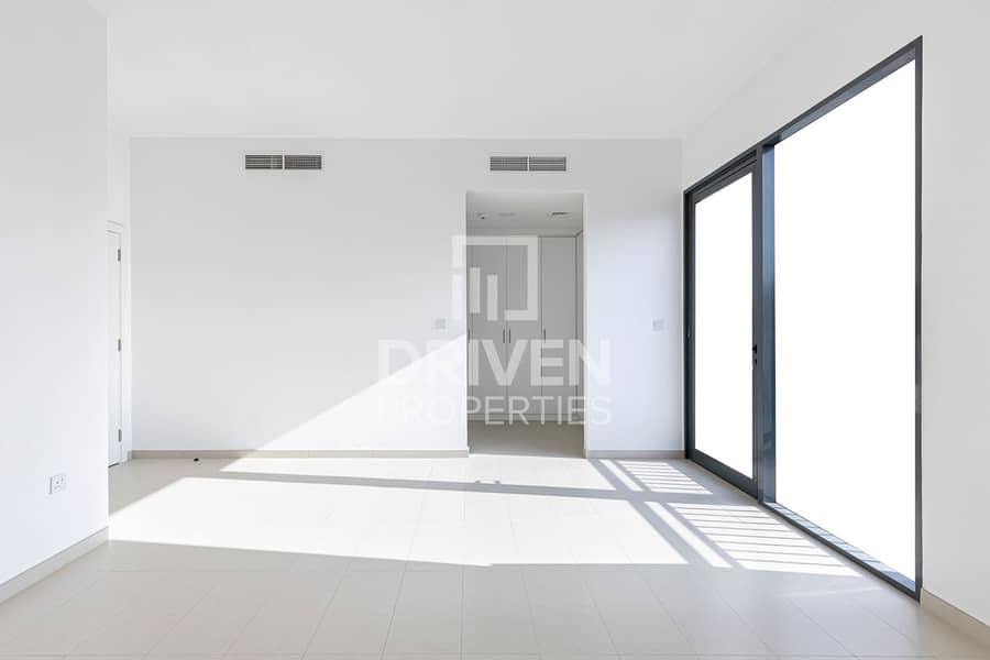 Stunning Single Row | Middle Unit | Close to Park - Image 9