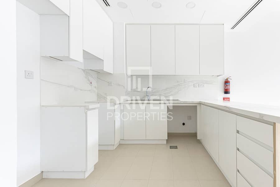 Stunning Single Row | Middle Unit | Close to Park - Image 10