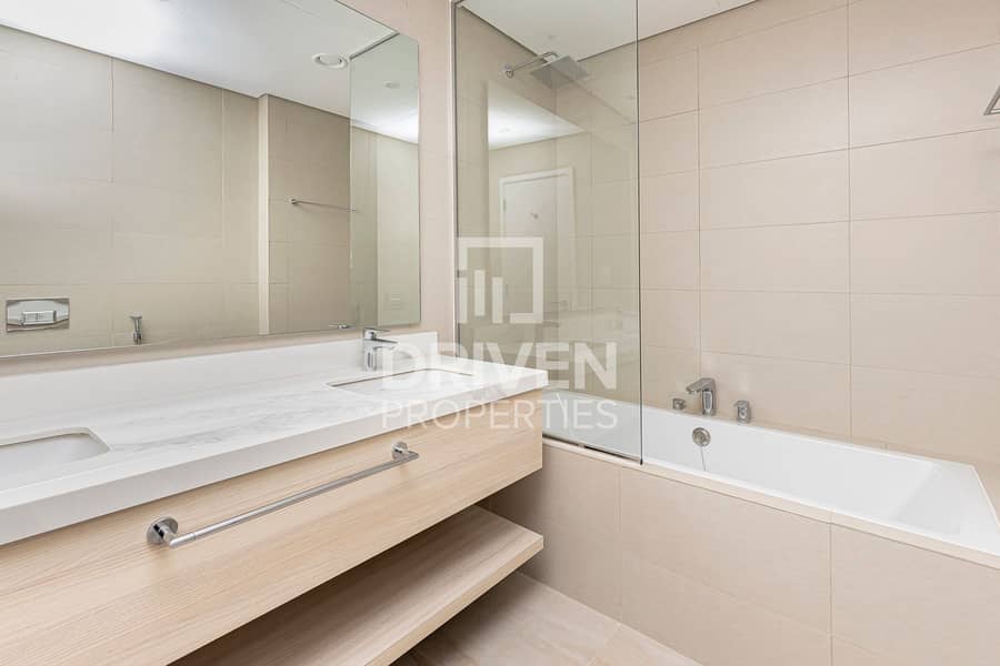 Stunning Single Row | Middle Unit | Close to Park - Image 11