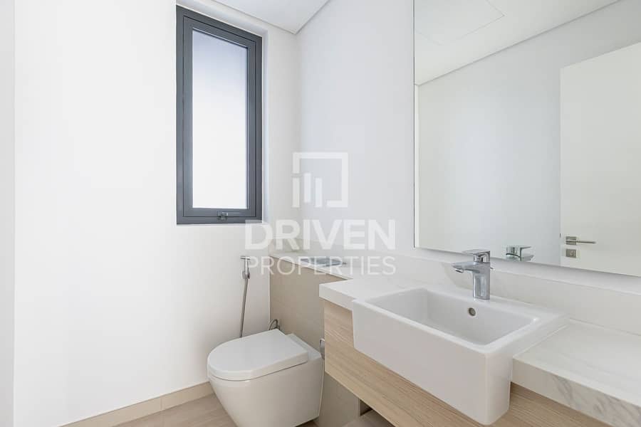 Stunning Single Row | Middle Unit | Close to Park - Image 13