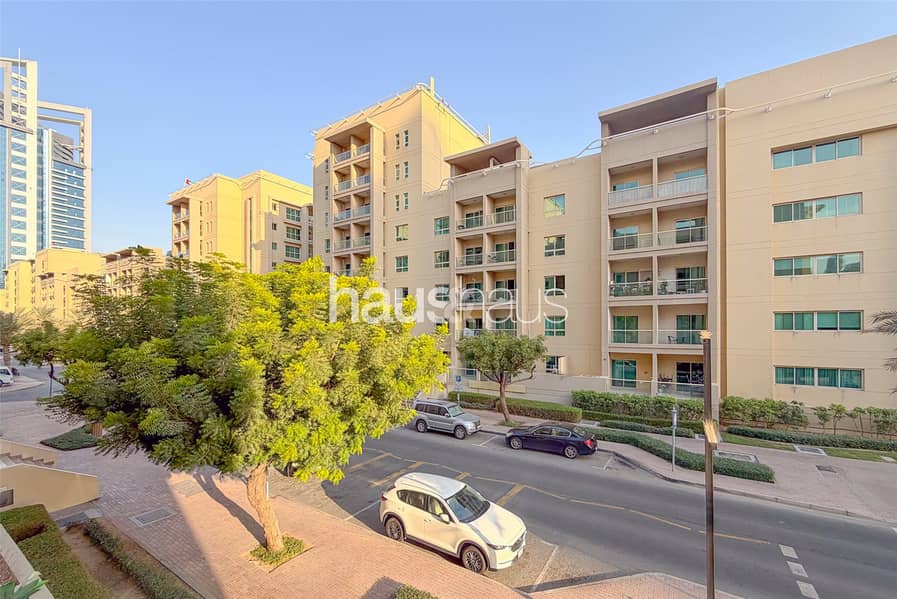 Vacant | High ROI | Fully Furnished | Upgraded - Image 11