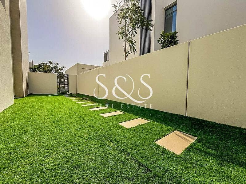 Single Row Villa | Large Plot | Private Garden