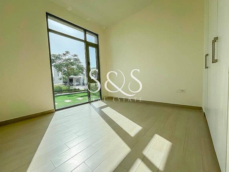 Single Row Villa | Large Plot | Private Garden - Image 7