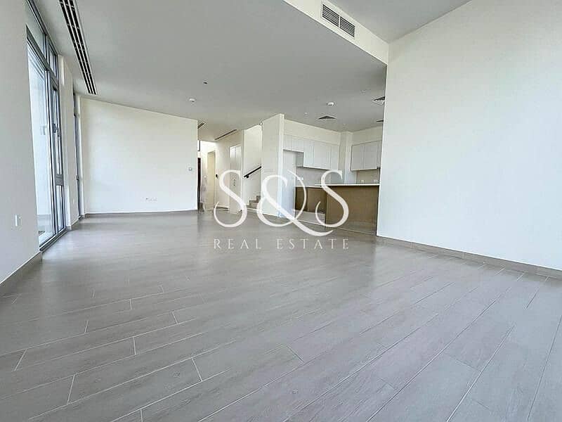 Single Row Villa | Large Plot | Private Garden - Image 9