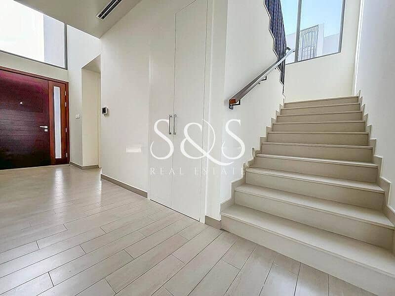 Single Row Villa | Large Plot | Private Garden - Image 12