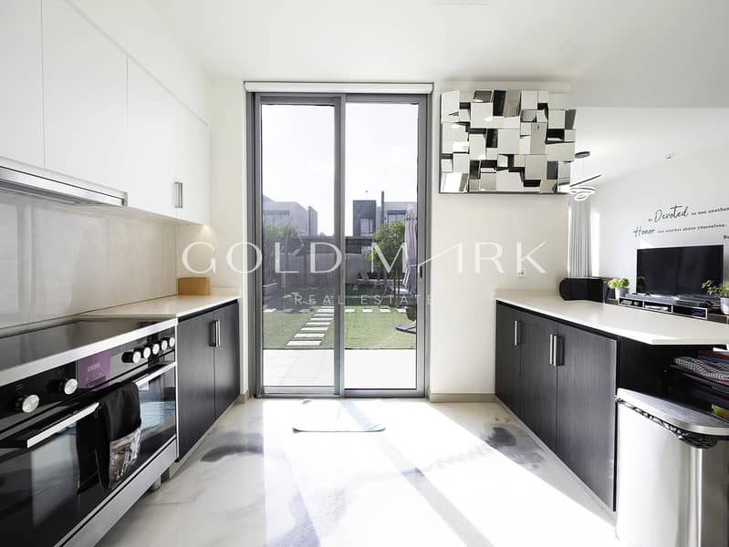 Vacant on Transfer | Private Pool | View Today - Image 11