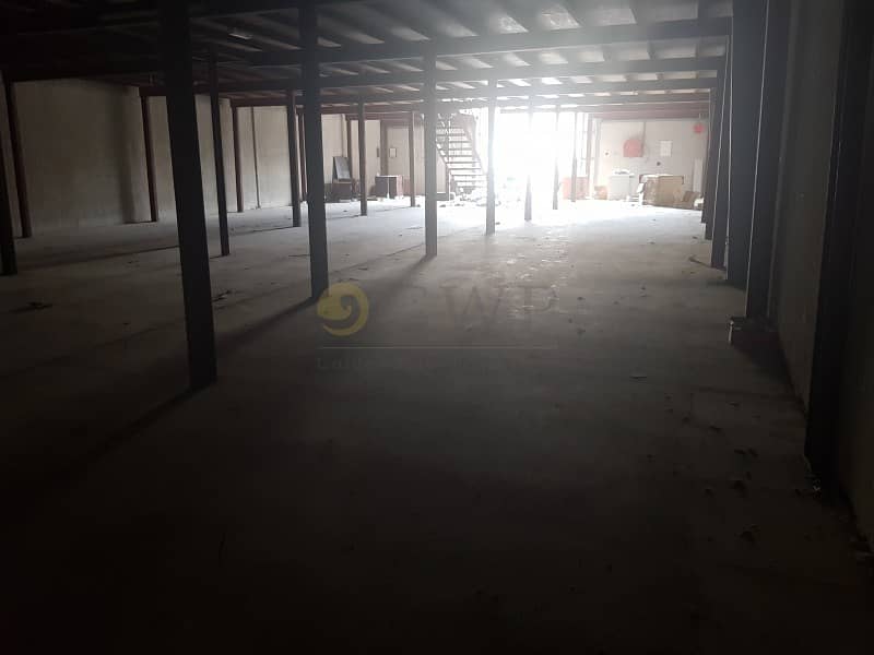 Warehouse with Mezanine Floor Bright and Spacious