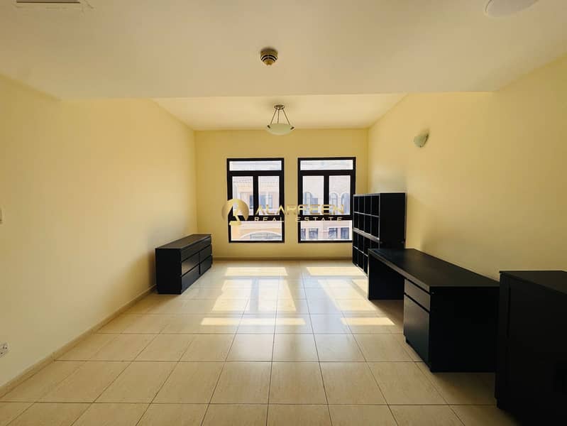 Huge Layout | Near To Entry & Exit | Elegant