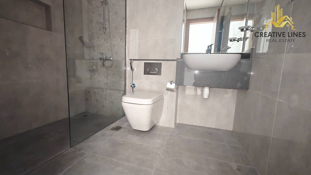 Brand New Spacious Modern 2Bedroom Apartment// all amenities// ready to move - Image 12