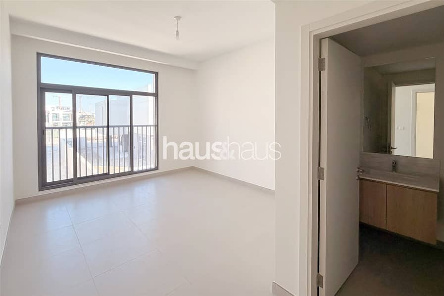 Brand New | 3 Bedroom | Vacant | Private View - Image 7