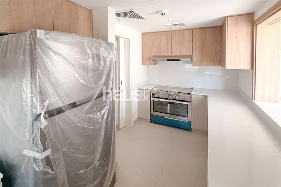 Brand New | 3 Bedroom | Vacant | Private View - Image 9